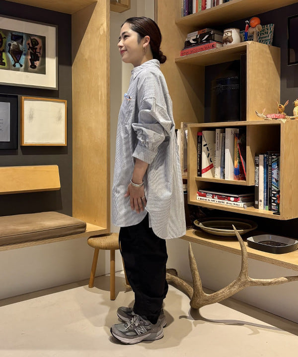 吉野 多恵さんの「BEAMS WOMEN｜ビッグ ボタンダウン シャツ」を使ったコーディネート