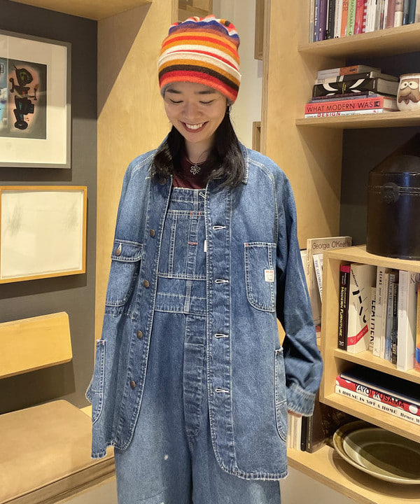 津藤 理佐子さんの「BEAMS WOMEN｜【別注】BIGMAC / フェイド カバーオール」を使ったコーディネート