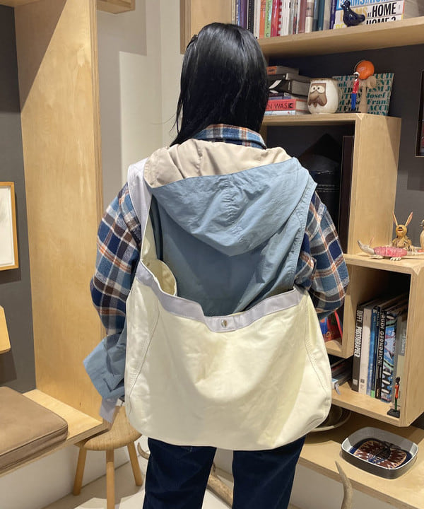 津藤 理佐子さんの「BEAMS WOMEN｜マウンテン パーカー ベスト」を使ったコーディネート