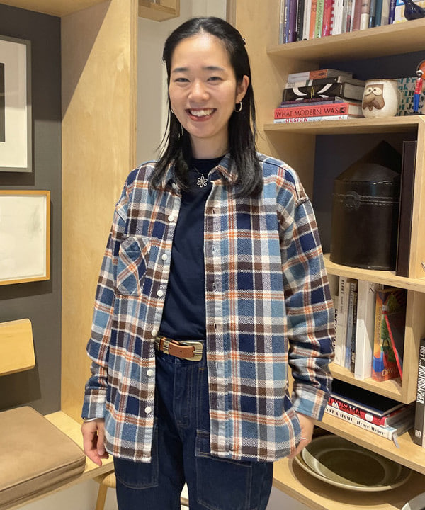 津藤 理佐子さんの「BEAMS WOMEN｜マウンテン パーカー ベスト」を使ったコーディネート