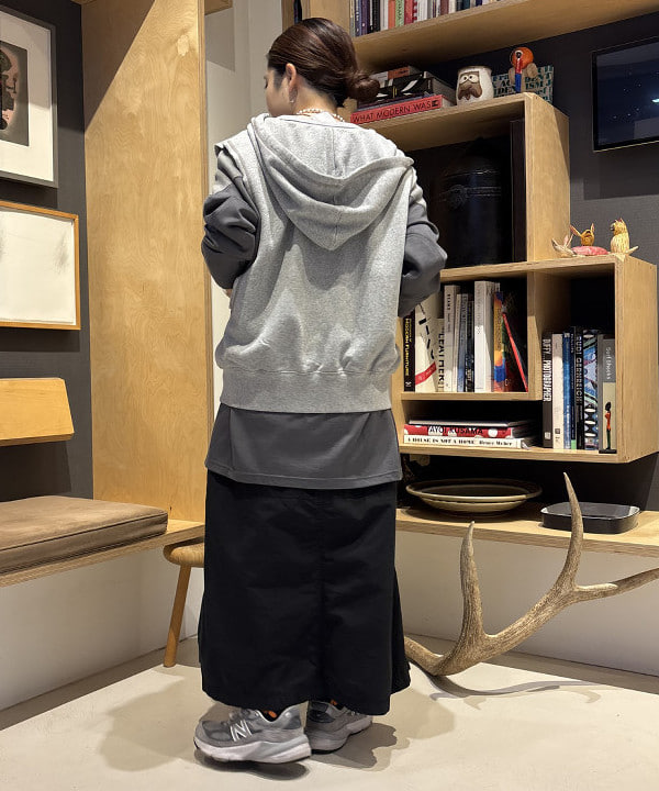 吉野 多恵さんの「BEAMS WOMEN｜ロゴ フットボール ロングスリーブ Tシャツ」を使ったコーディネート