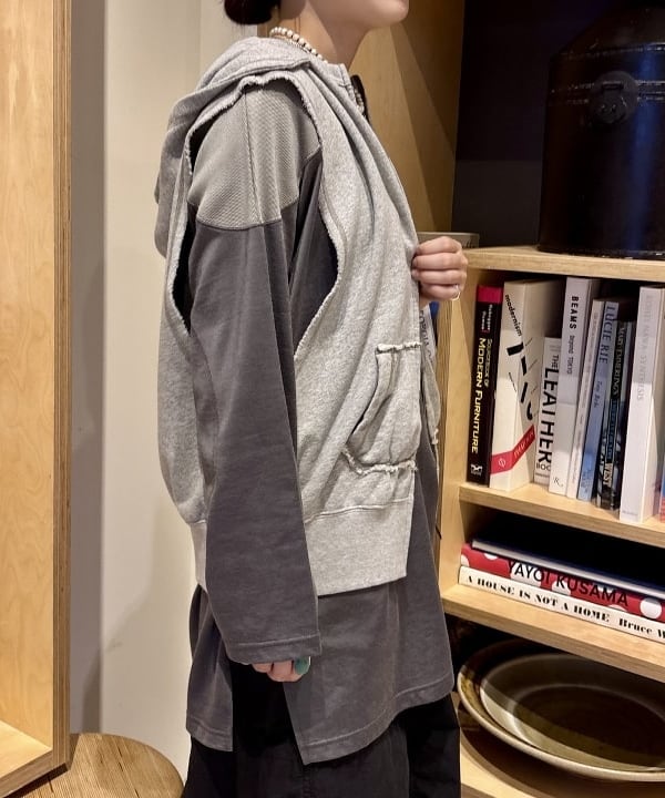 吉野 多恵さんの「BEAMS WOMEN｜ロゴ フットボール ロングスリーブ Tシャツ」を使ったコーディネート