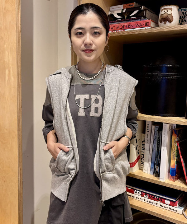 吉野 多恵さんの「BEAMS WOMEN｜ロゴ フットボール ロングスリーブ Tシャツ」を使ったコーディネート