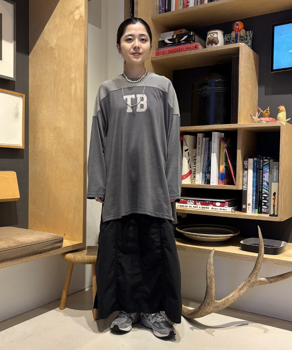 吉野 多恵さんの「BEAMS WOMEN｜ロゴ フットボール ロングスリーブ Tシャツ」を使ったコーディネート