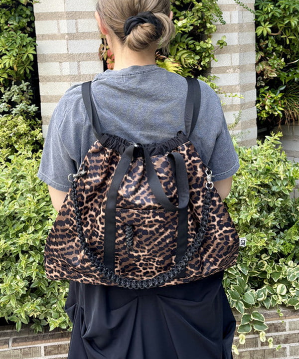 YABUさんの「BEAMS WOMEN｜CONTROL FREAK / ナイロン 3Way トートバッグ」を使ったコーディネート