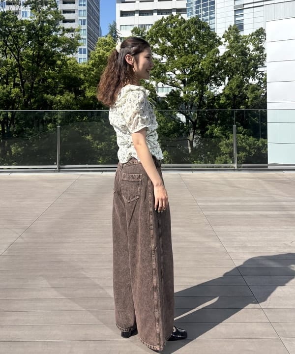 佐々木 南美さんの「BEAMS WOMEN｜オーバーダイ デニム パンツ」を使ったコーディネート