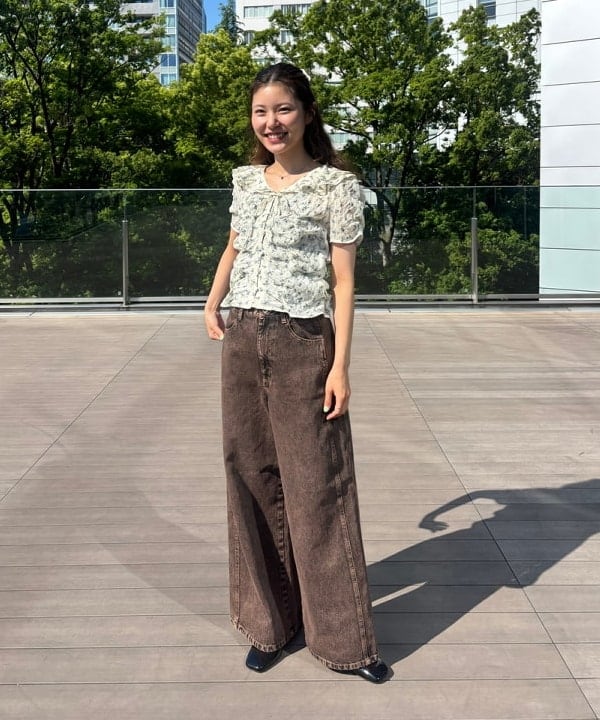 佐々木 南美さんの「BEAMS WOMEN｜オーバーダイ デニム パンツ」を使ったコーディネート