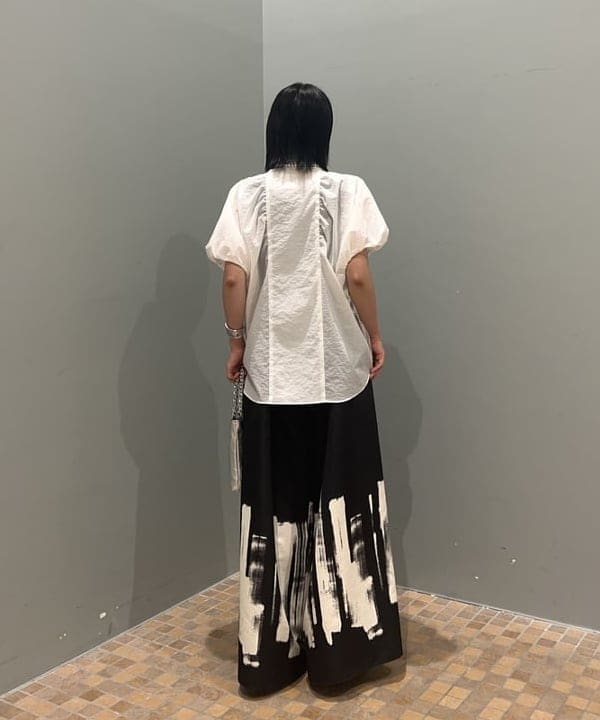 大槻 まひろさんの「BEAMS WOMEN｜GIANNI CHIARINI / CAMILLA メタリック レザートートバッグ」を使ったコーディネート