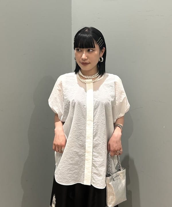 大槻 まひろさんの「BEAMS WOMEN｜GIANNI CHIARINI / CAMILLA メタリック レザートートバッグ」を使ったコーディネート