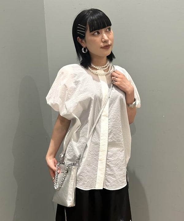 大槻 まひろさんの「BEAMS WOMEN｜GIANNI CHIARINI / CAMILLA メタリック レザートートバッグ」を使ったコーディネート