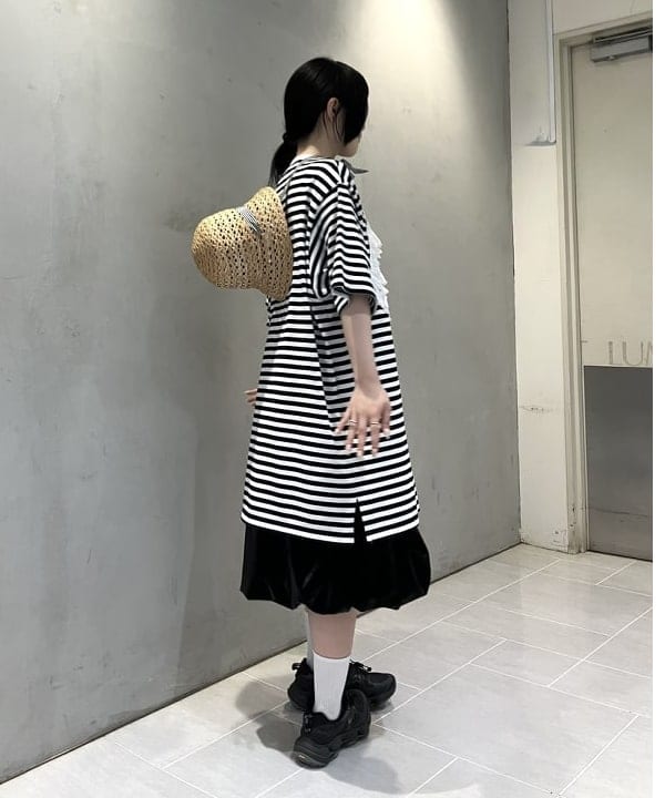 須賀さんの「BEAMS WOMEN｜【別注】TORI-TO / バイアス フリル BIG Tシャツ」を使ったコーディネート