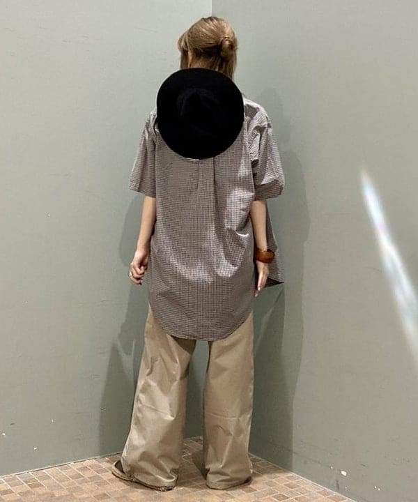 小原 もこさんの「BEAMS WOMEN｜折り畳み バケット ハット」を使ったコーディネート