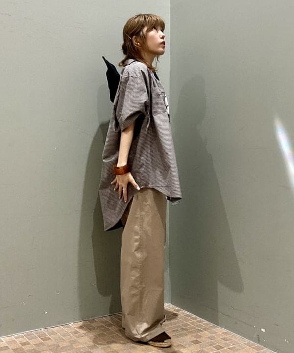 小原 もこさんの「BEAMS WOMEN｜折り畳み バケット ハット」を使ったコーディネート