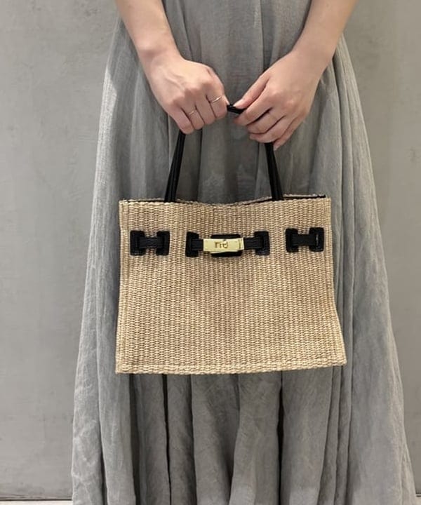 坂本 涼花さんの「BEAMS WOMEN｜VIOLAd&rsquo;ORO / ラフィア調 クロア バッグ」を使ったコーディネート