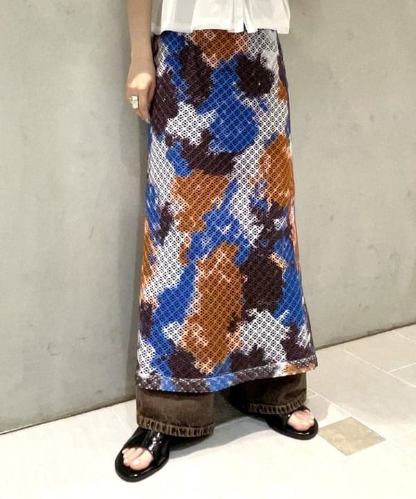 カタヤマ アヤさんの「BEAMS WOMEN｜シアー ティアード クロップド シャツ」を使ったコーディネート