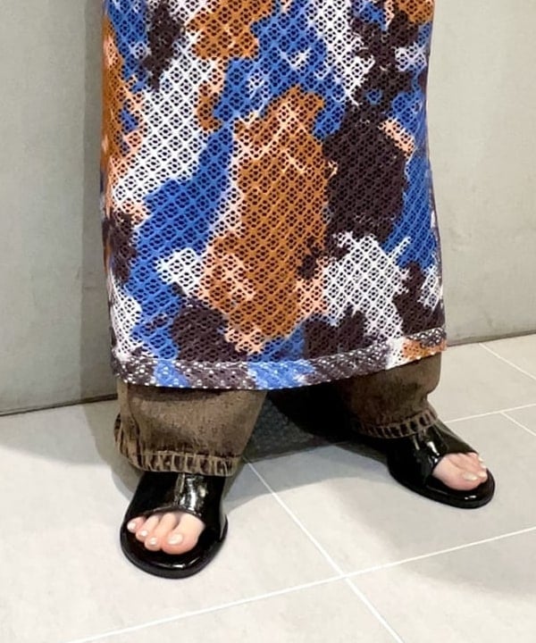 カタヤマ アヤさんの「BEAMS WOMEN｜シアー ティアード クロップド シャツ」を使ったコーディネート