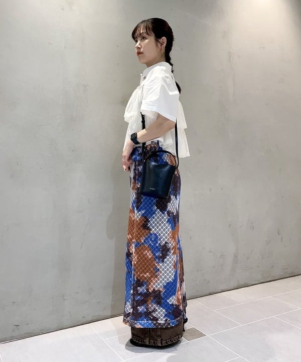 カタヤマ アヤさんの「BEAMS WOMEN｜シアー ティアード クロップド シャツ」を使ったコーディネート