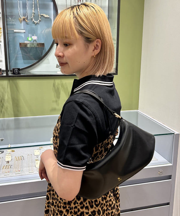 ナカノ アイさんの「BEAMS WOMEN｜FRED PERRY / The Twin Tipped Fred Perry Shirt」を使ったコーディネート