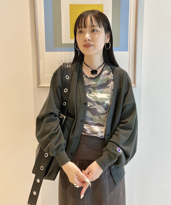 カタヤマ アヤさんの「BEAMS WOMEN｜【別注】Champion / リバースウィーブ(R) カーディガン」を使ったコーディネート