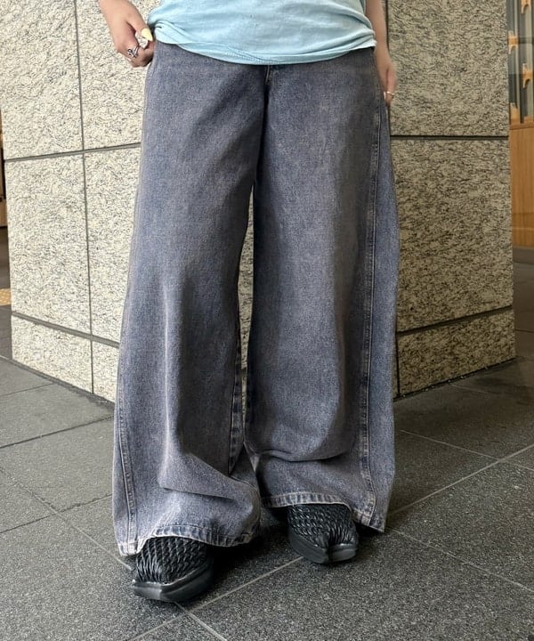 リズさんの「BEAMS WOMEN｜オーバーダイ デニム パンツ」を使ったコーディネート