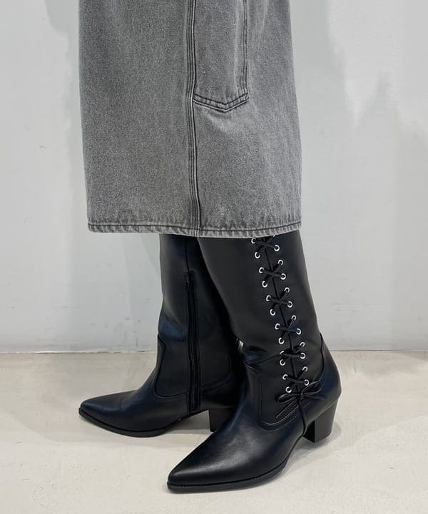 大木さんの「BEAMS WOMEN｜カット ジャカード フリンジ クルーネック ニット」を使ったコーディネート