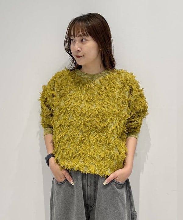 大木さんの「BEAMS WOMEN｜カット ジャカード フリンジ クルーネック ニット」を使ったコーディネート