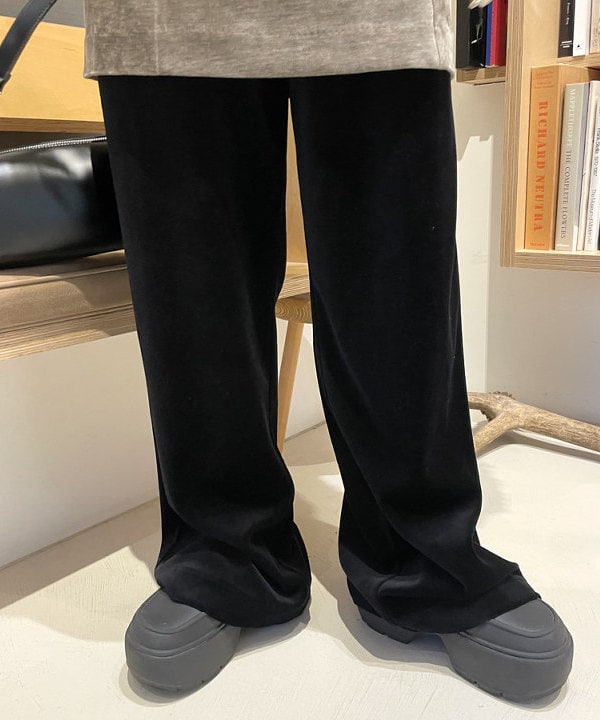 カタヤマ アヤさんの「BEAMS WOMEN｜カット ジャカード フリンジ Vネック カーディガン」を使ったコーディネート