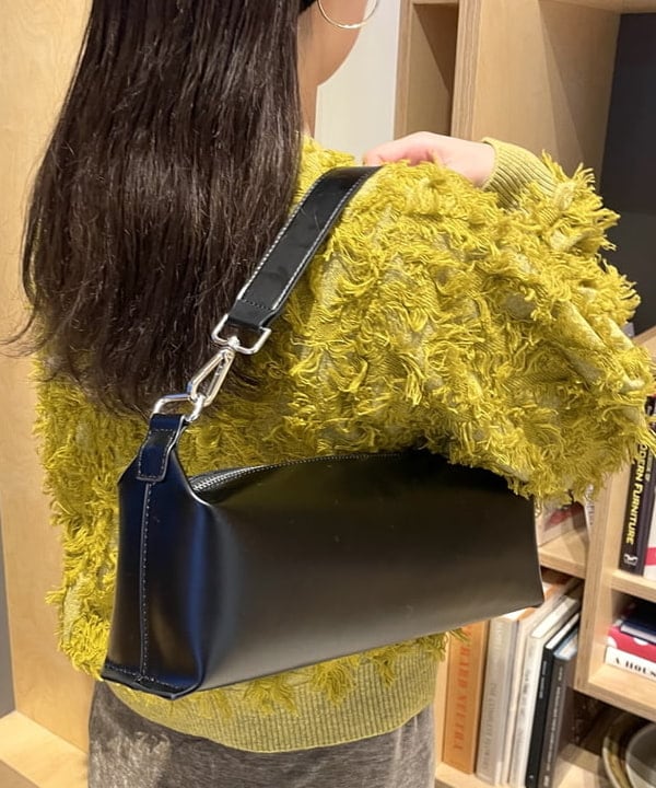 カタヤマ アヤさんの「BEAMS WOMEN｜カット ジャカード フリンジ Vネック カーディガン」を使ったコーディネート