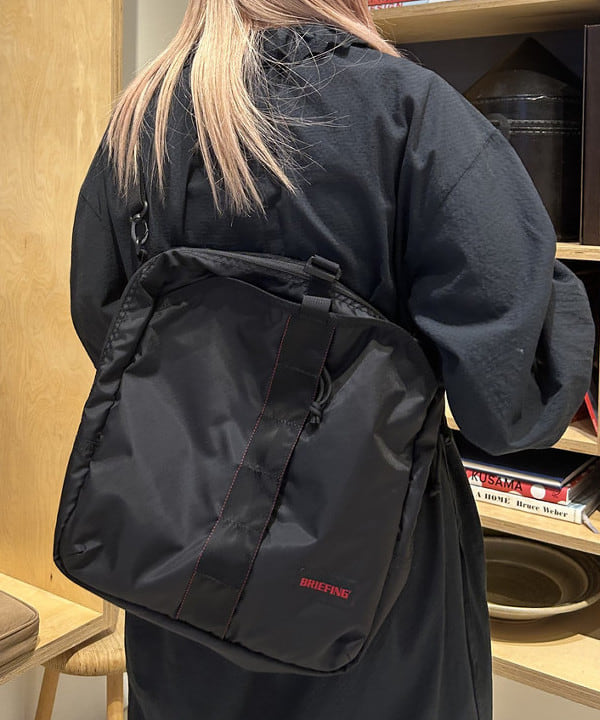 ando naoさんの「BEAMS WOMEN｜ユーロ ヴィンテージ フリル ワンピース」を使ったコーディネート