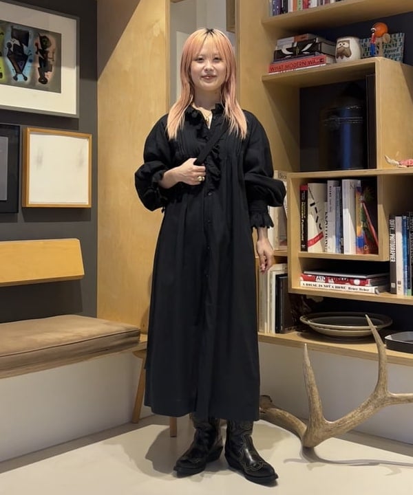 ando naoさんの「BEAMS WOMEN｜ユーロ ヴィンテージ フリル ワンピース」を使ったコーディネート