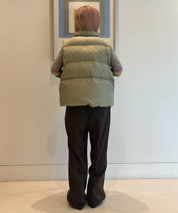 ando naoさんの「BEAMS WOMEN｜maturely / リサイクル ポリエステル ベルト アレンジ パンツ」を使ったコーディネート