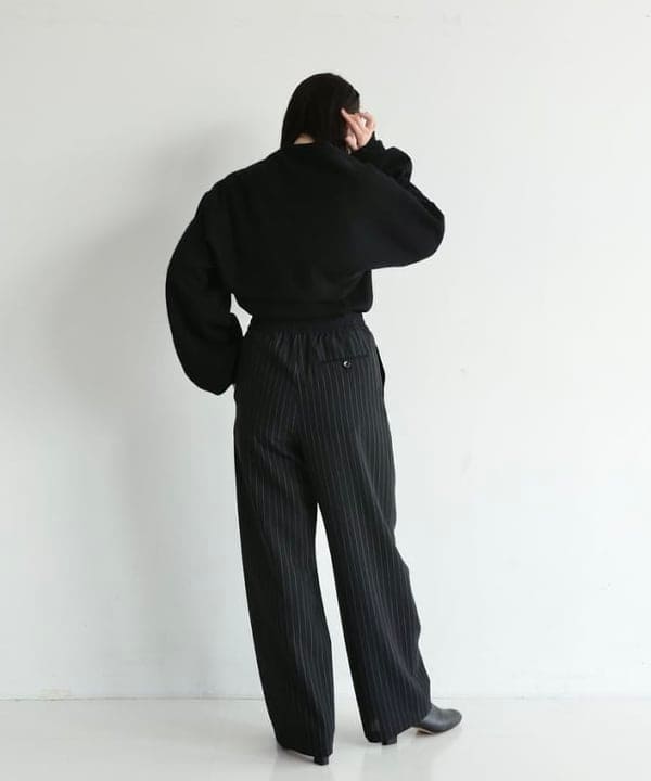 Ichika Hondaさんの「BEAMS WOMEN｜ポプリン ストライプ イージーパンツ」を使ったコーディネート