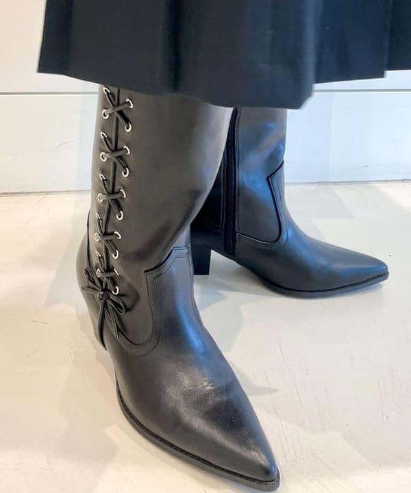 カタヤマ アヤさんの「BEAMS WOMEN｜起毛 レース シャツ」を使ったコーディネート