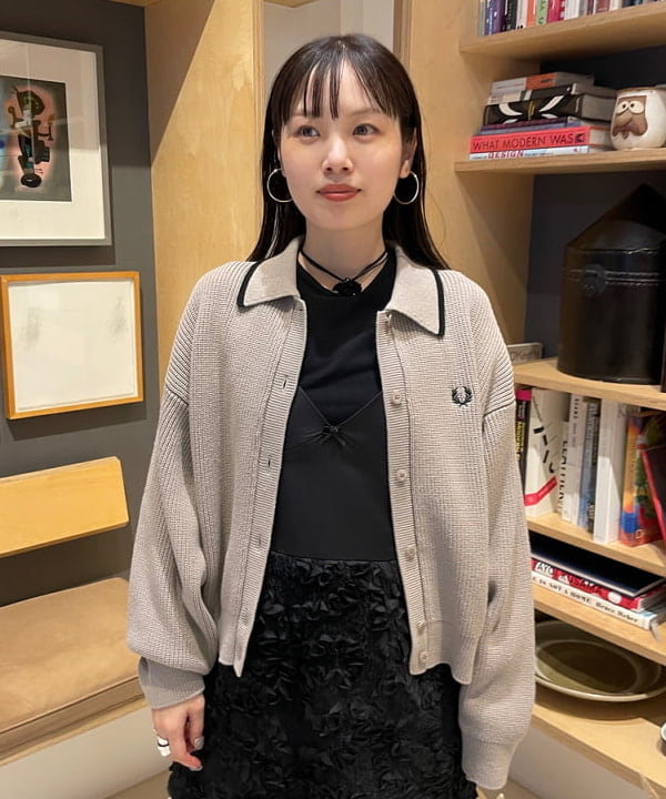 カタヤマ アヤさんの「BEAMS WOMEN｜【別注】FRED PERRY / Tipped Collar Cardigan」を使ったコーディネート