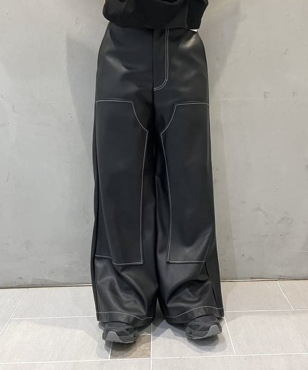 須賀さんの「BEAMS WOMEN｜フェイクレザー ダブルニーパンツ」を使ったコーディネート