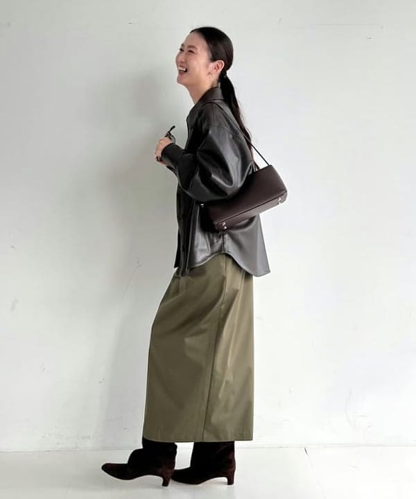 隈元 楓さんの「BEAMS WOMEN｜エディター東原妙子 × Demi-Luxe BEAMS / シャイニー キャミソール ワンピース」を使ったコーディネート