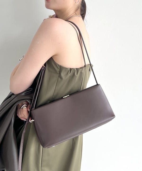 隈元 楓さんの「BEAMS WOMEN｜エディター東原妙子 × Demi-Luxe BEAMS / シャイニー キャミソール ワンピース」を使ったコーディネート