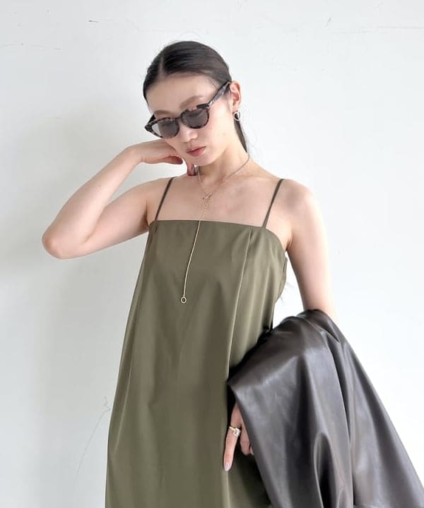 隈元 楓さんの「BEAMS WOMEN｜エディター東原妙子 × Demi-Luxe BEAMS / シャイニー キャミソール ワンピース」を使ったコーディネート