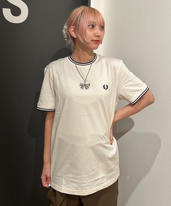 佐藤 亜美さんの「BEAMS WOMEN｜フロント ラップ ワイド パンツ」を使ったコーディネート