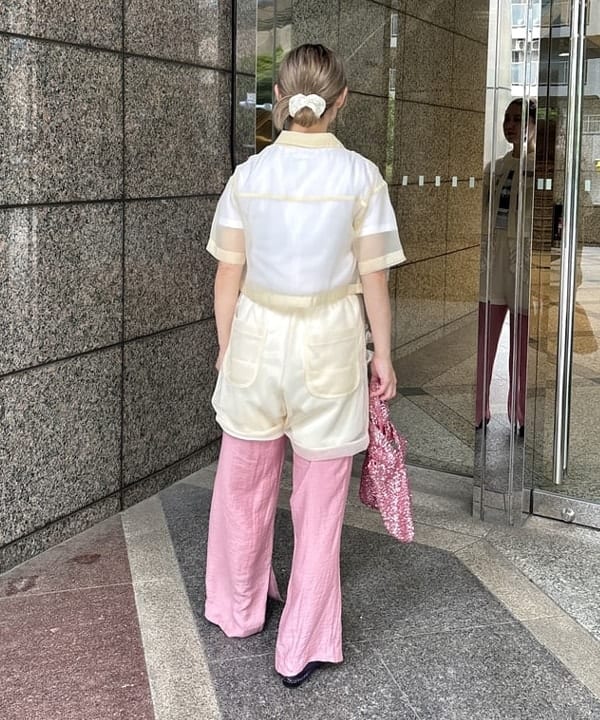 YABUさんの「BEAMS WOMEN｜【別注】Kevin Cummins / 「Bjork」Photo T①」を使ったコーディネート