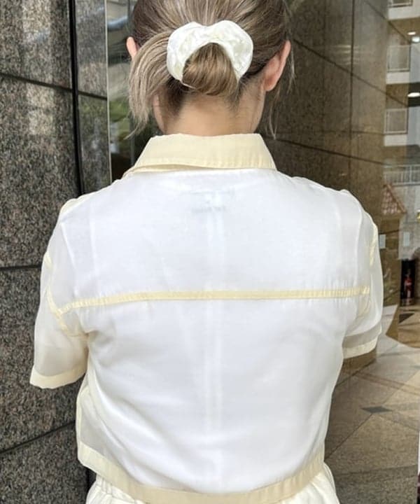 YABUさんの「BEAMS WOMEN｜【別注】Kevin Cummins / 「Bjork」Photo T①」を使ったコーディネート