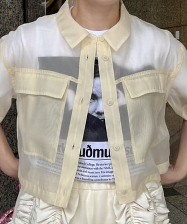 YABUさんの「BEAMS WOMEN｜【別注】Kevin Cummins / 「Bjork」Photo T①」を使ったコーディネート