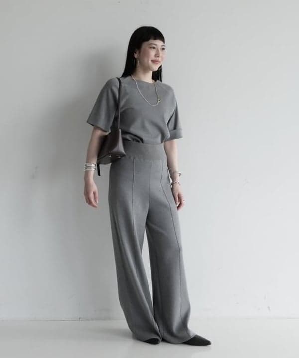 Ichika Hondaさんの「BEAMS WOMEN｜AK+1 / スムース ニットパンツ」を使ったコーディネート