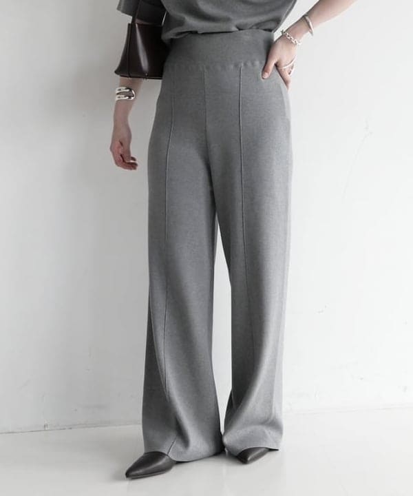 Ichika Hondaさんの「BEAMS WOMEN｜AK+1 / スムース ニットパンツ」を使ったコーディネート