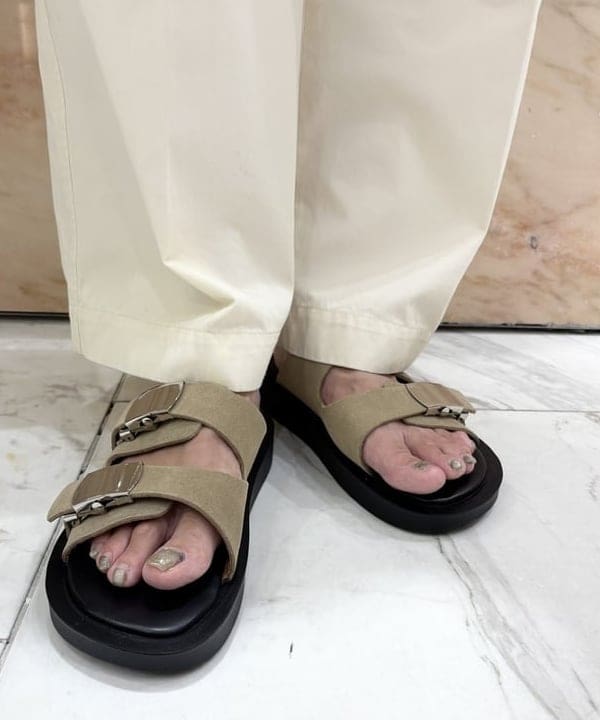 AONO SHIKAMAさんの「BEAMS WOMEN｜コンパクト チノ ワイドパンツ」を使ったコーディネート