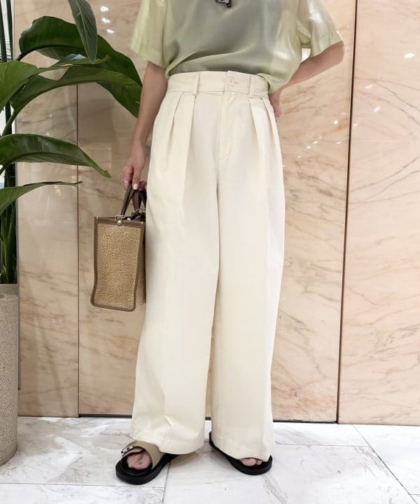 AONO SHIKAMAさんの「BEAMS WOMEN｜コンパクト チノ ワイドパンツ」を使ったコーディネート