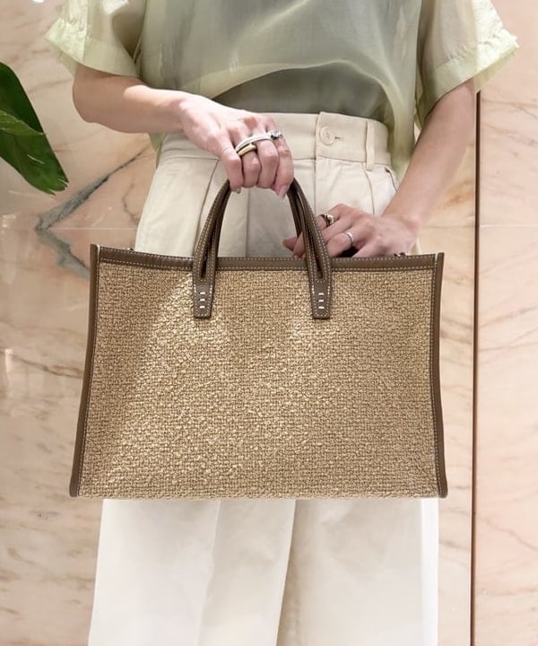 AONO SHIKAMAさんの「BEAMS WOMEN｜コンパクト チノ ワイドパンツ」を使ったコーディネート