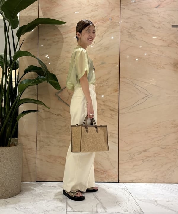 AONO SHIKAMAさんの「BEAMS WOMEN｜コンパクト チノ ワイドパンツ」を使ったコーディネート