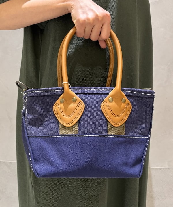 葵さんの「BEAMS WOMEN｜【別注】L.L.Bean / Deep Bottom Leather Handle Zip Tote Mini」を使ったコーディネート