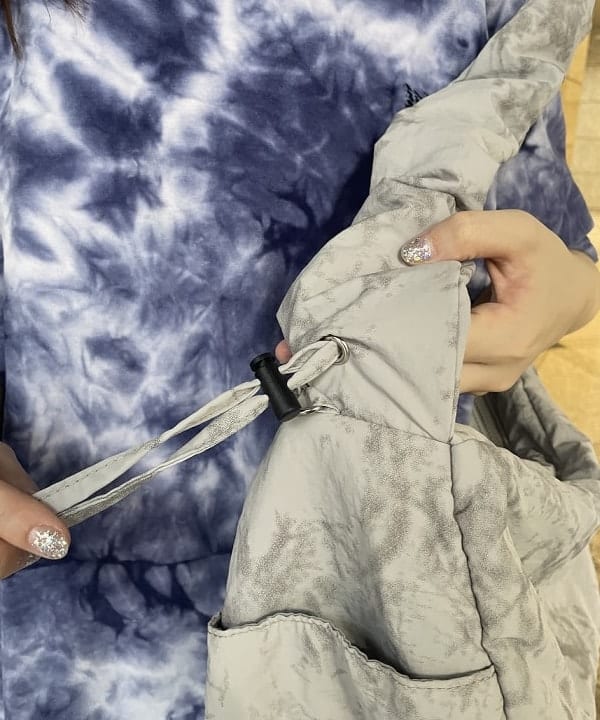 加歩さんの「BEAMS WOMEN｜【別注】NEEDLES / ベロア Uネック Tシャツ」を使ったコーディネート